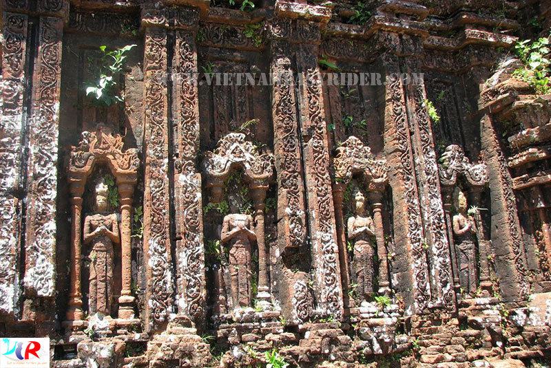 pattern-on-wall-of-Cham-Towers-at-my-son-sanctuary