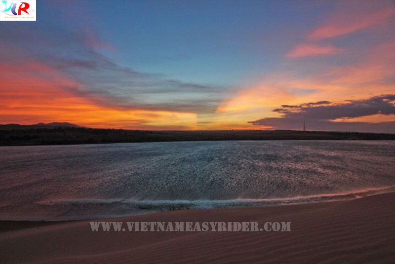 sunset-at-the-white-sand-dunes
